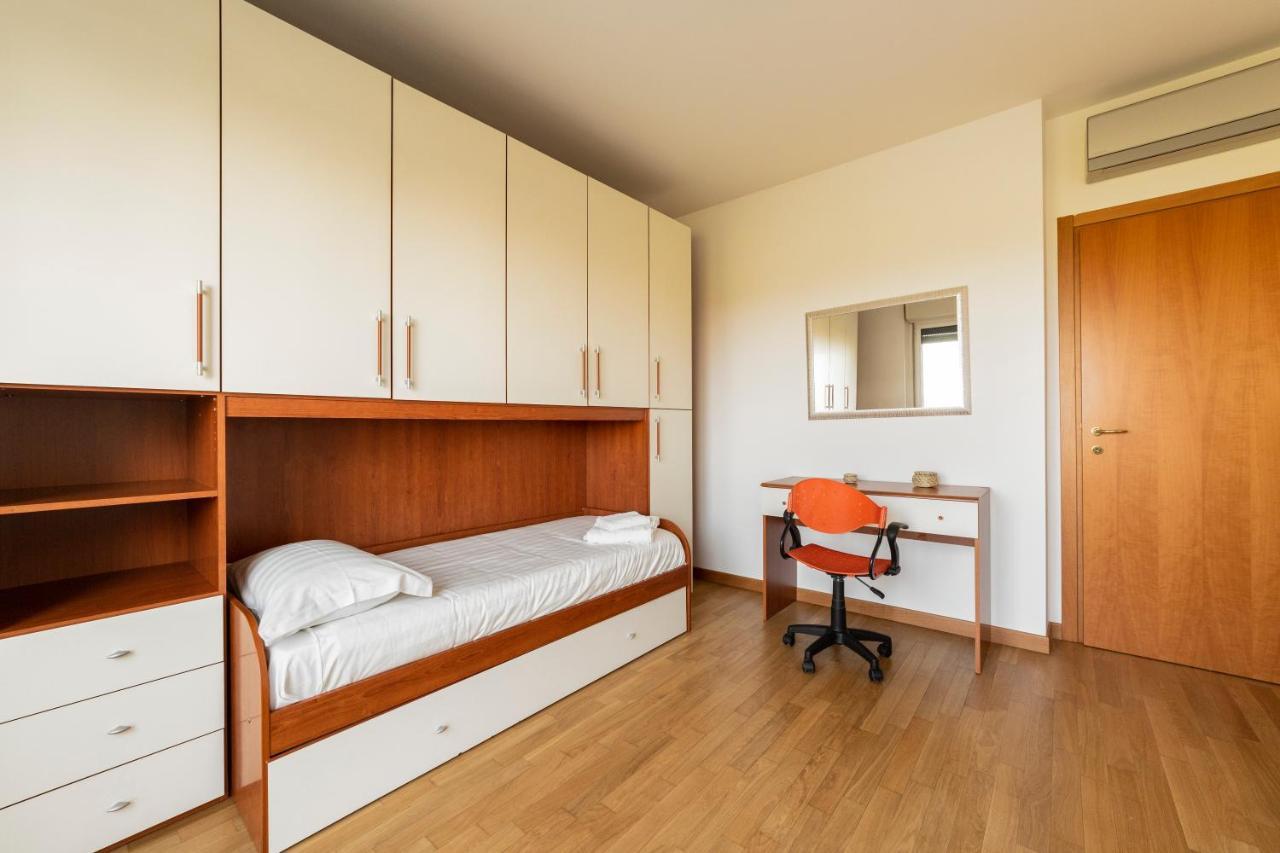Milano Rogoredo Apt With Terrace! Apartment Екстериор снимка