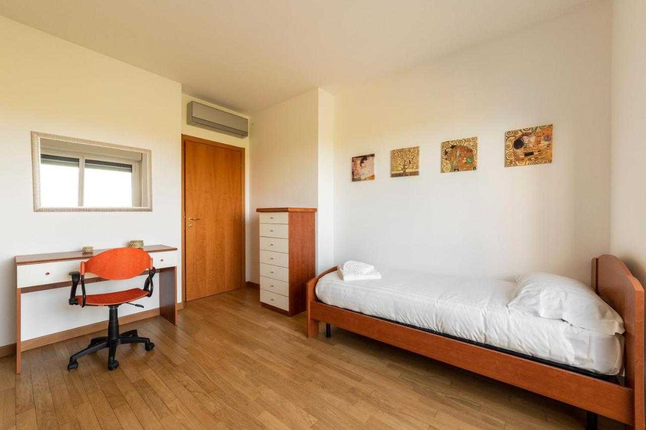 Milano Rogoredo Apt With Terrace! Apartment Екстериор снимка